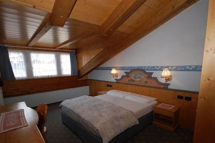 Room 17 of 49