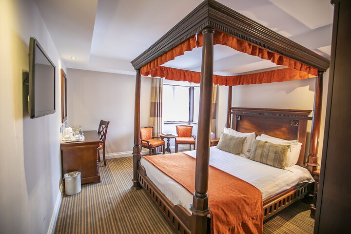 Room 10 of 68