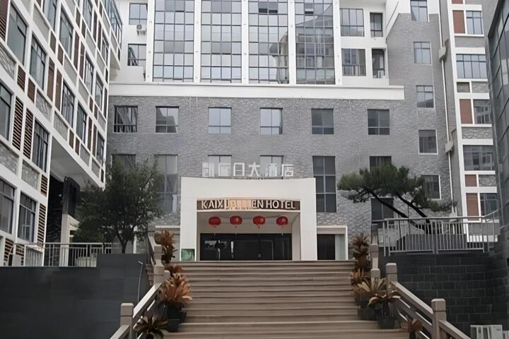 Jinggangshan Triumphal Arch Hotel