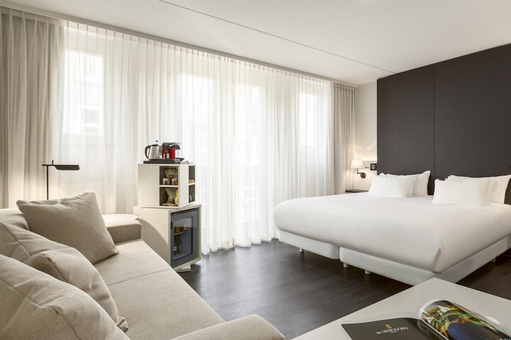 Room 32 of 90