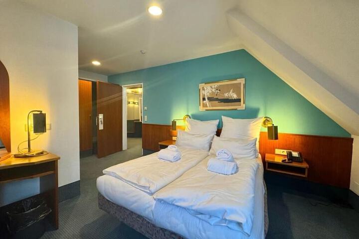 Room 35 of 63