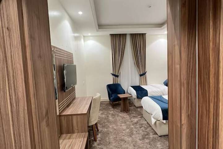 Room 10 of 11