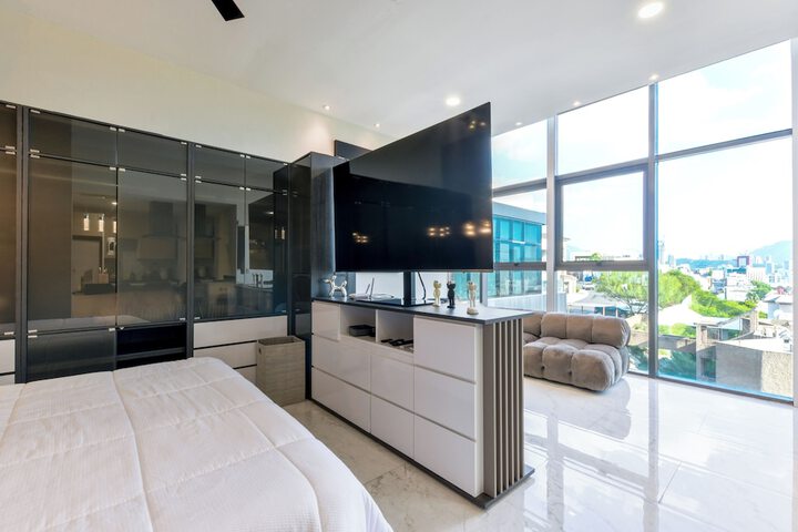 Room 13 of 155