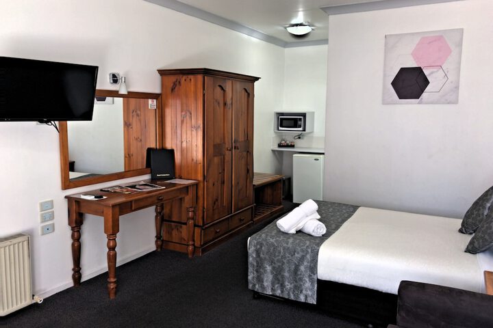 Room 7 of 32