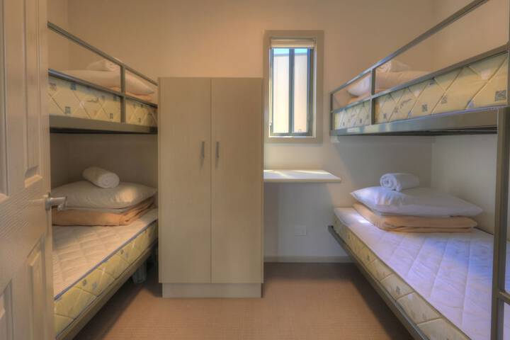 Room 13 of 142