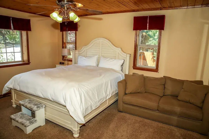 Room 5 of 14