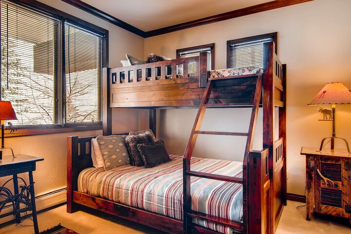 Room 27 of 210