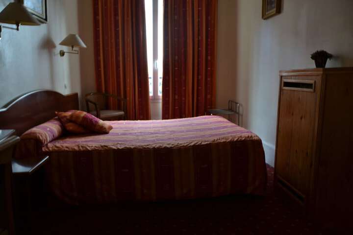 Room 28 of 70