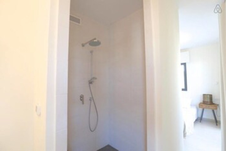 Room 2 of 21