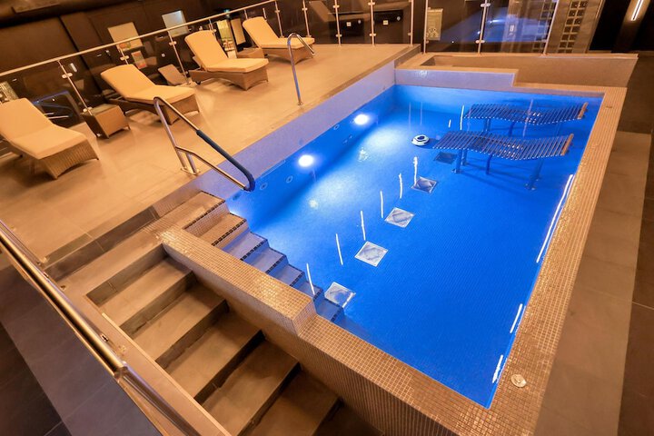 Pool 112 of 295