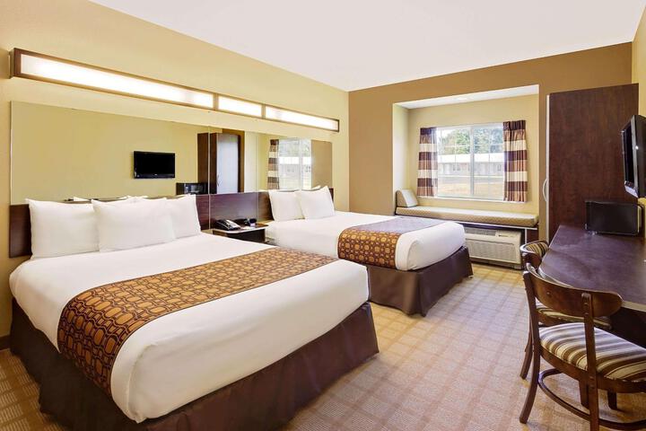 2 Queen Beds Mobility Accessible (4 of 17)