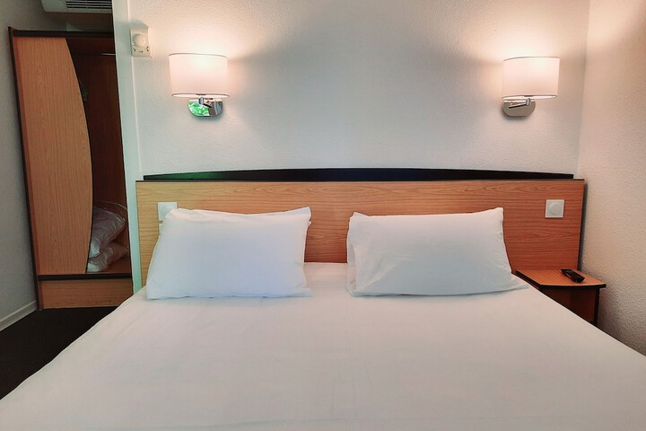 Room 4 of 17