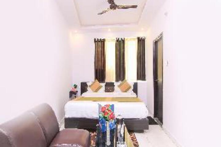 Room 2 of 20