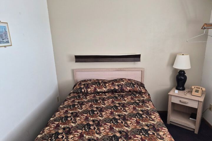 Room 9 of 19