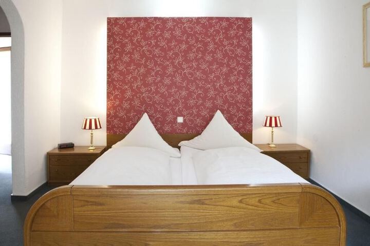 Room 2 of 36