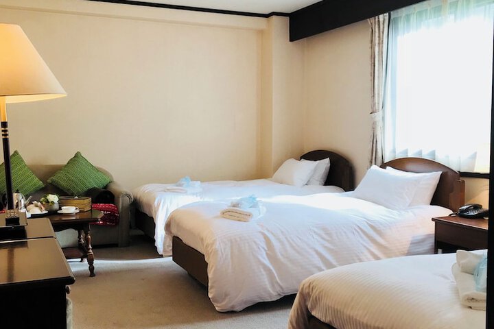 Room 16 of 38
