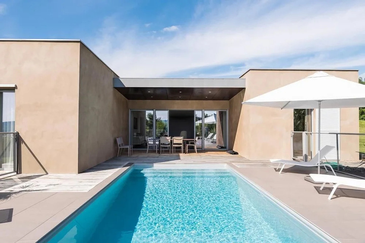 Pool 14 of 17