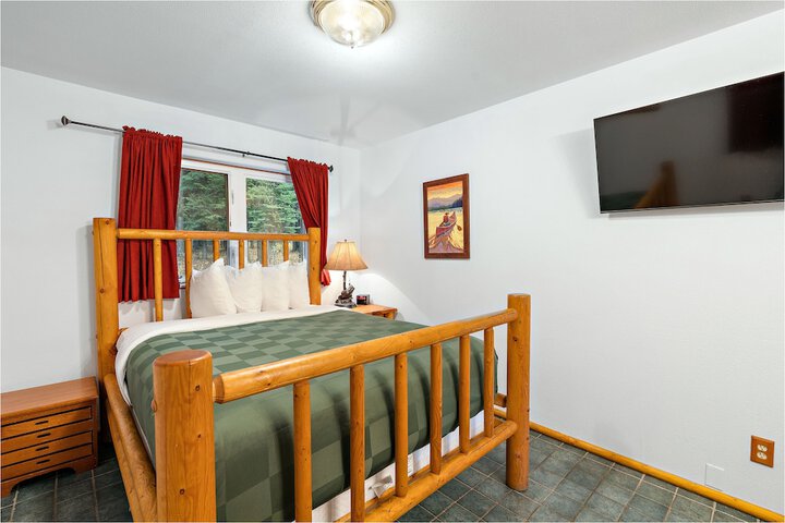 Room 26 of 153