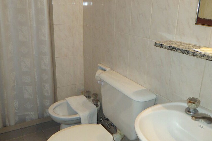 Room 11 of 24