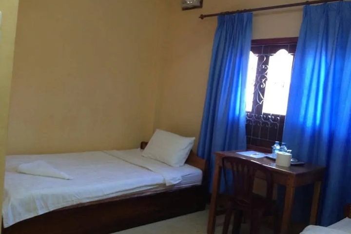 Room 4 of 10