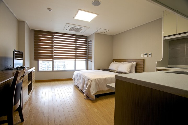 Room 27 of 48