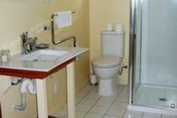 Room 2 of 32