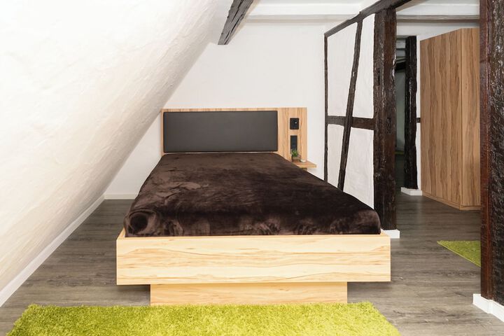 Room 10 of 27
