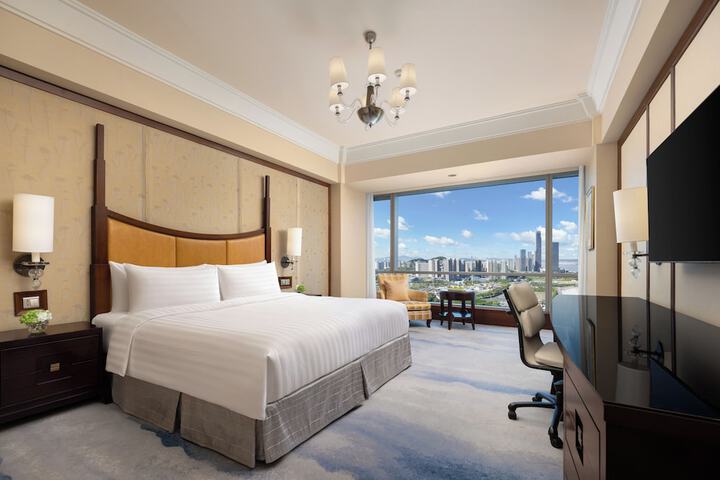 Room 15 of 68