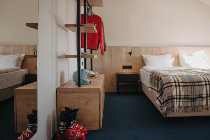 Room 4 of 36