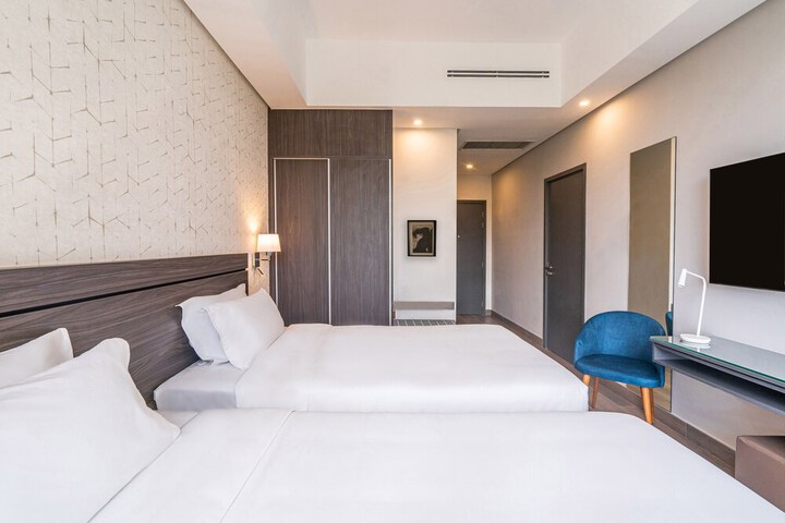 Room 4 of 89