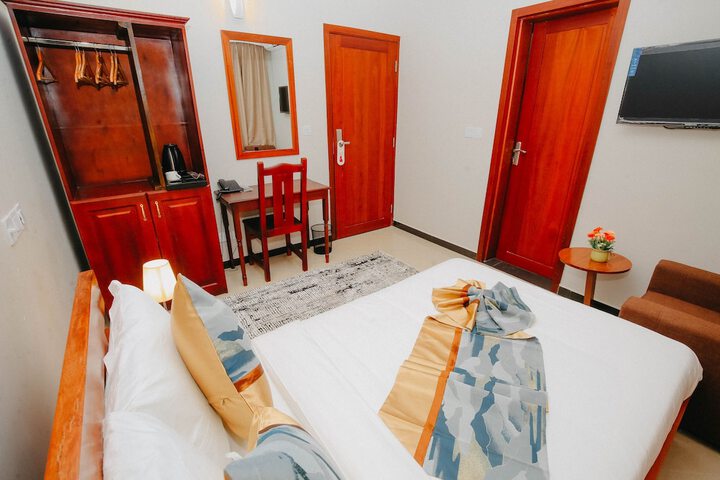 Room 3 of 27