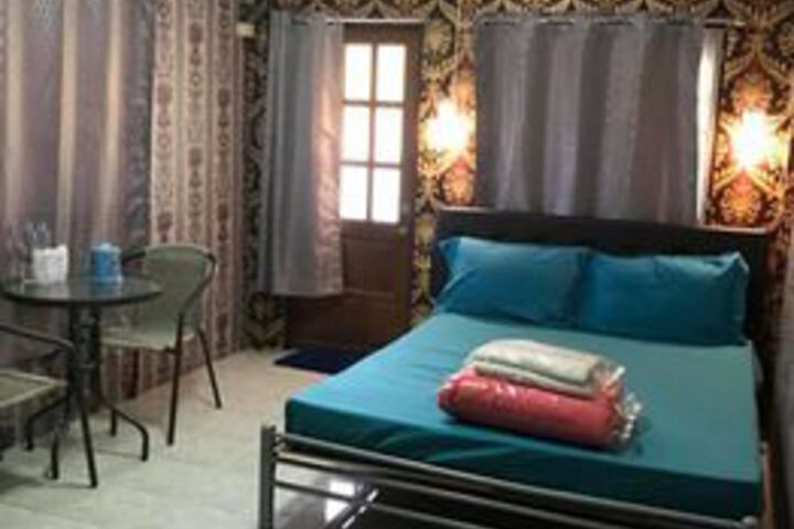 Room 8 of 22