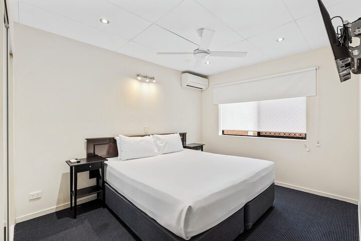 Room 13 of 90
