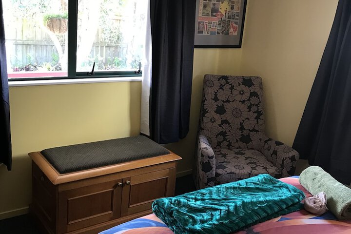 Room 5 of 76