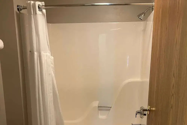 Room 10 of 33