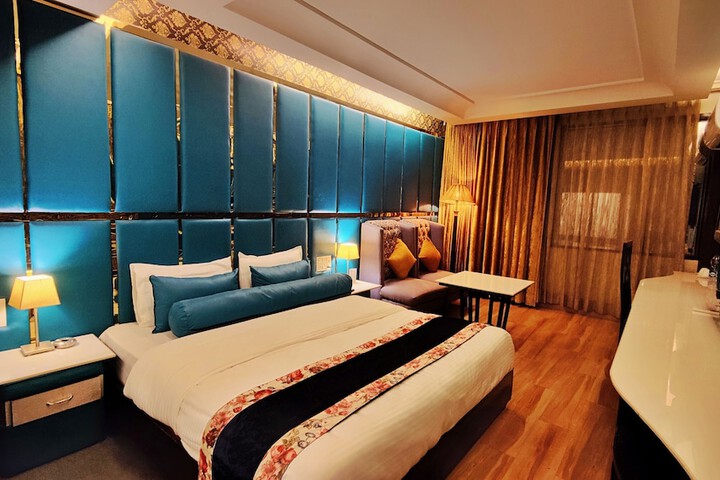 Room 15 of 43
