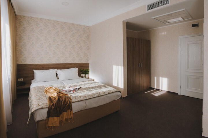 Room 4 of 70
