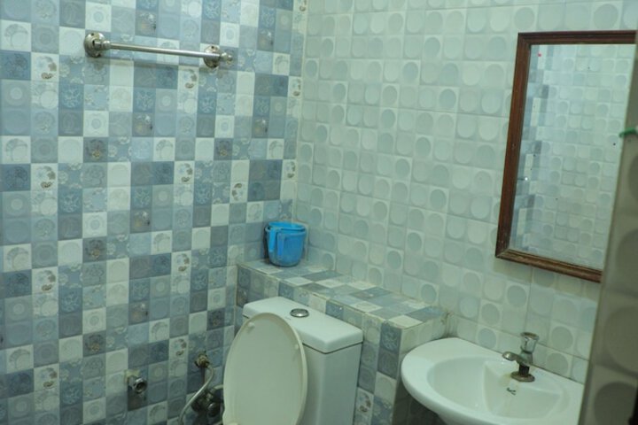 Room 33 of 45
