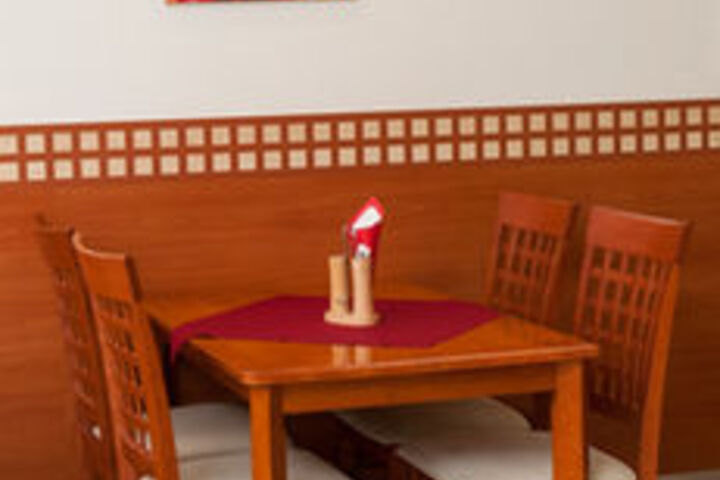 Dining 52 of 57