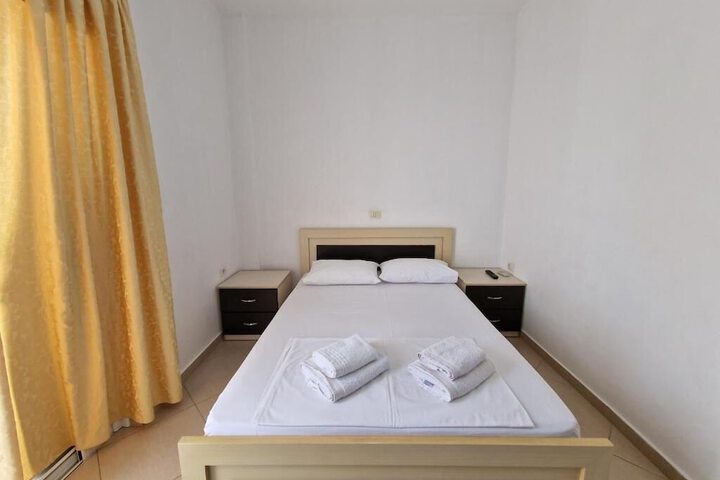 Room 8 of 68