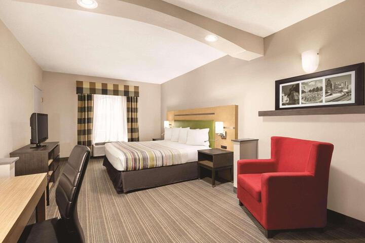 1 King Bed (3 of 11)