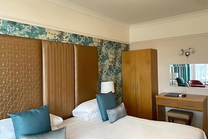 Room 37 of 146