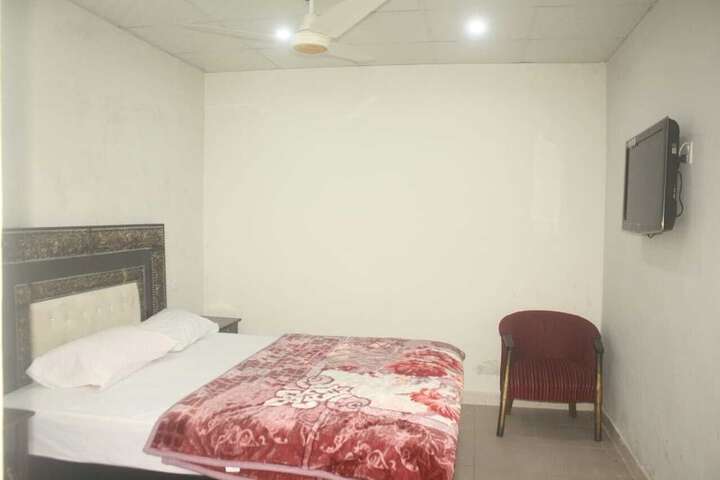 Room 11 of 18