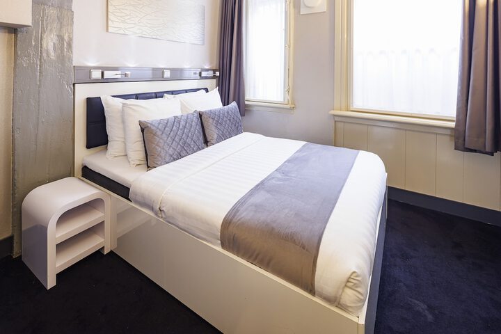 Room 10 of 74