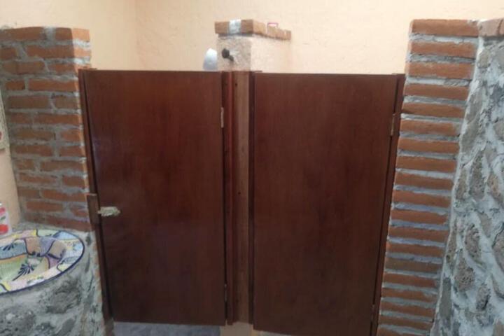Room 6 of 8