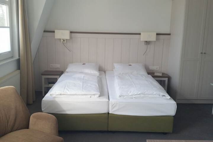 Room 4 of 62