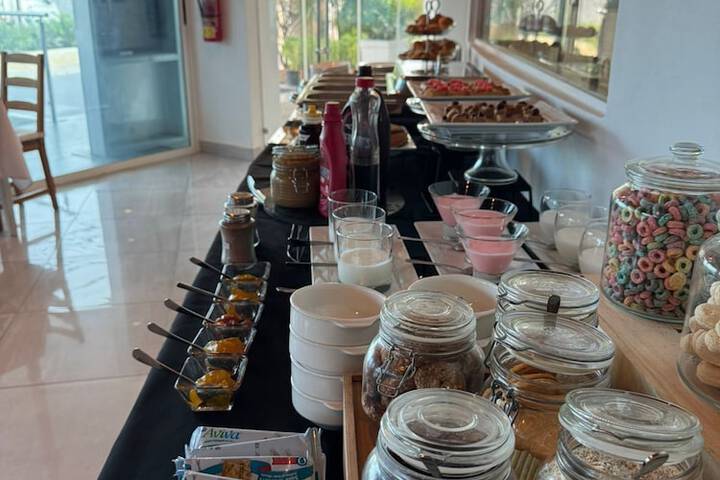 Breakfast/Coffee Service 18 of 25