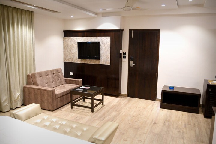 Room 8 of 31