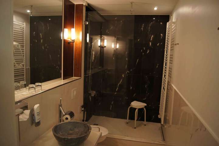 Room 10 of 35