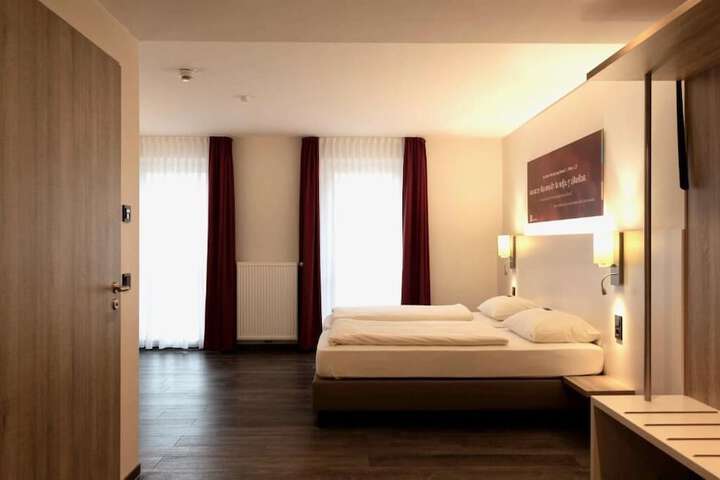 Room 2 of 16